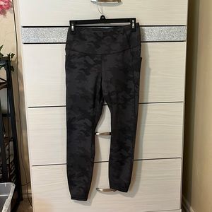 All in Motion size small camo leggings